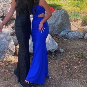 royal blue prom dress
only worn once, in great condition
